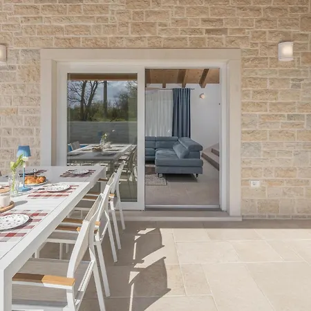 Luxurious Home In Buje Prázdninový dům *