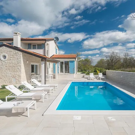 Luxurious Home In Buje *